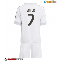 Otroške Nogometnih dresov Real Madrid Vinicius Junior #7 Domači 2025-26 Kratki rokavi (+ hlače)